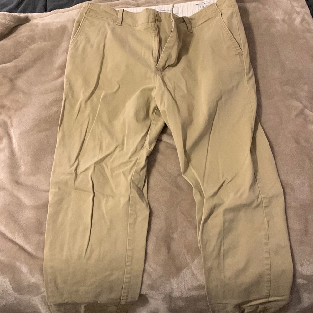 BDG chino khaki pants 33/32